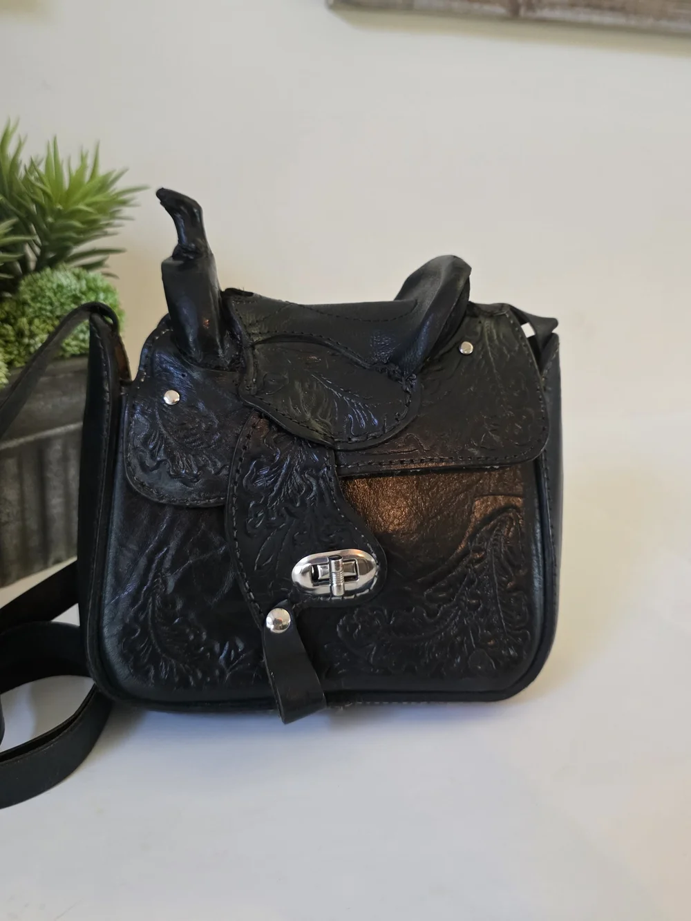 Vintage 1970's-80's Western Saddle Crossbody Bag Tooled Leather Sherling - Picture 13 of 16